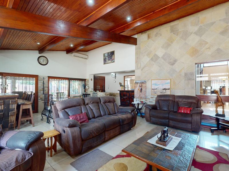 Live Luxury Non-Distressed Auction - Starting to bid from R1890,000,000-00! - Photo 9