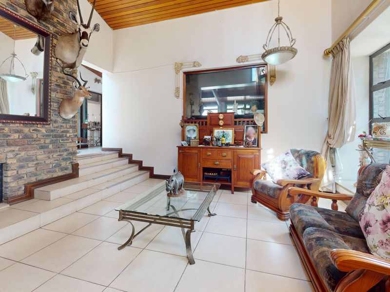 Live Luxury Non-Distressed Auction - Starting to bid from R1890,000,000-00! - Photo 5