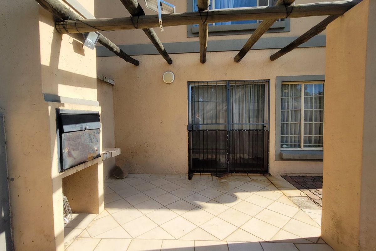 Modern, Secure and Move-In Ready Duplex in a Prime Location - Photo 2