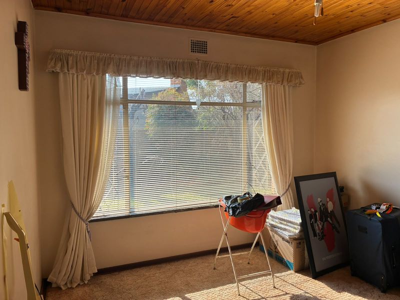 Spacious 3-Bedroom Family Home with Double Garage & 3 JoJo Tanks - Photo 10