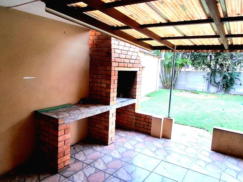 Spacious Family Home with Endless Potential in Willow Park - Photo 3