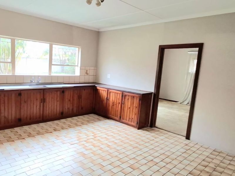 Spacious Family Home with Endless Potential in Willow Park - Photo 7