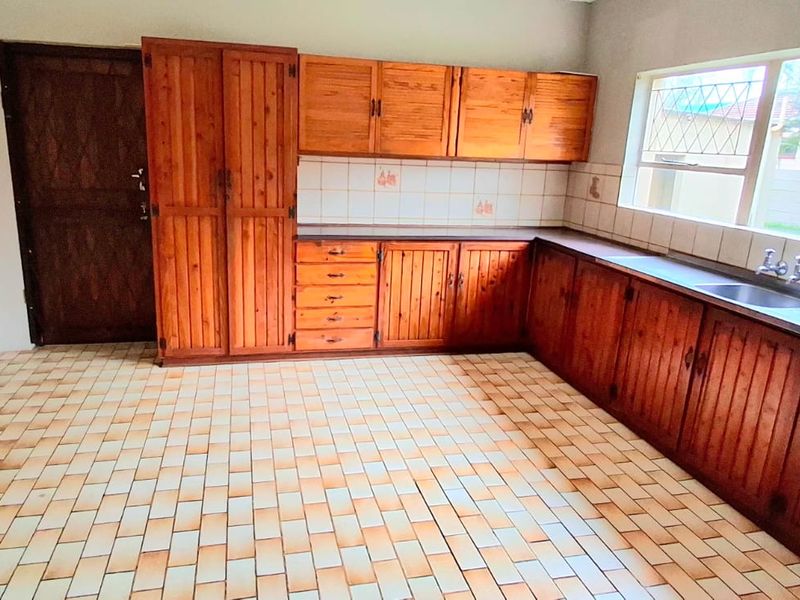 Spacious Family Home with Endless Potential in Willow Park - Photo 6