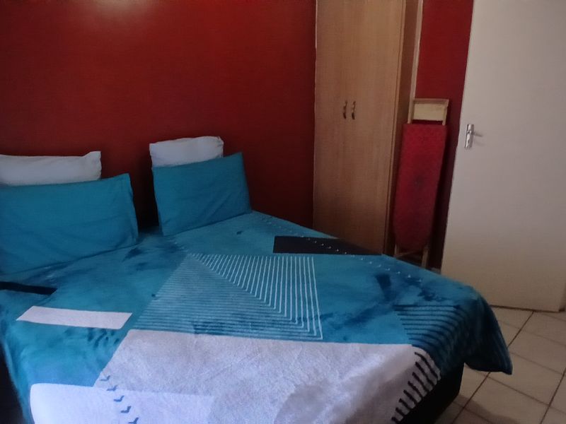 2 bedroom townhouse with lockup garage sale in Kempton Park Ext 1 - Photo 3