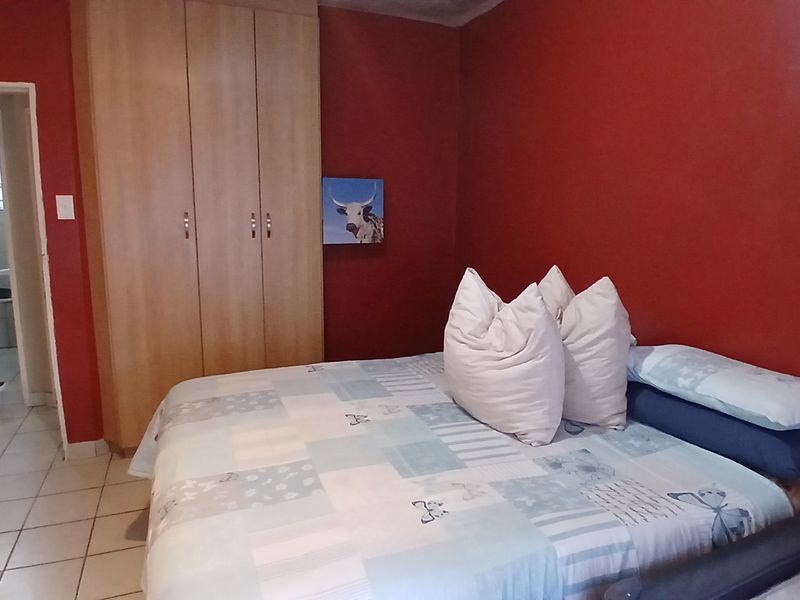 2 bedroom townhouse with lockup garage sale in Kempton Park Ext 1 - Photo 7