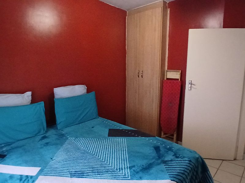 2 bedroom townhouse with lockup garage sale in Kempton Park Ext 1 - Photo 4