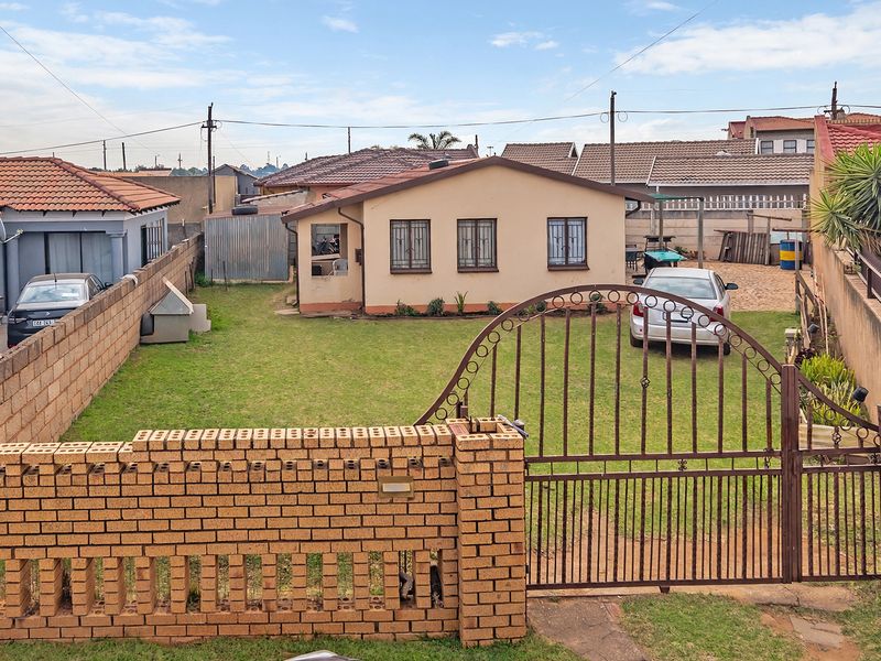 Standard 2-Bedroom Freestanding House for Sale in Kagiso - Photo 1