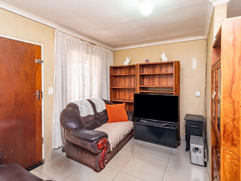 Standard 2-Bedroom Freestanding House for Sale in Kagiso - Photo 10