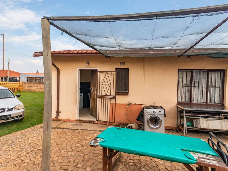 Standard 2-Bedroom Freestanding House for Sale in Kagiso - Photo 9