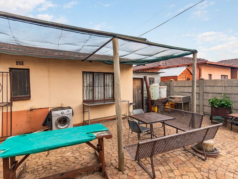 Standard 2-Bedroom Freestanding House for Sale in Kagiso - Photo 8