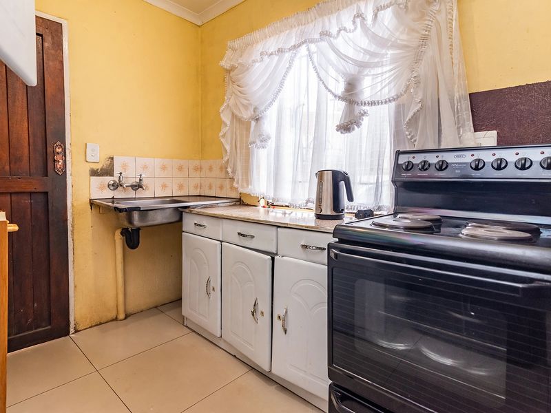 Standard 2-Bedroom Freestanding House for Sale in Kagiso - Photo 3