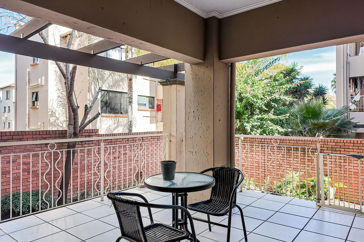 Spacious Garden Apartment Offering Comfort, Privacy & Exceptional Value - Photo 2