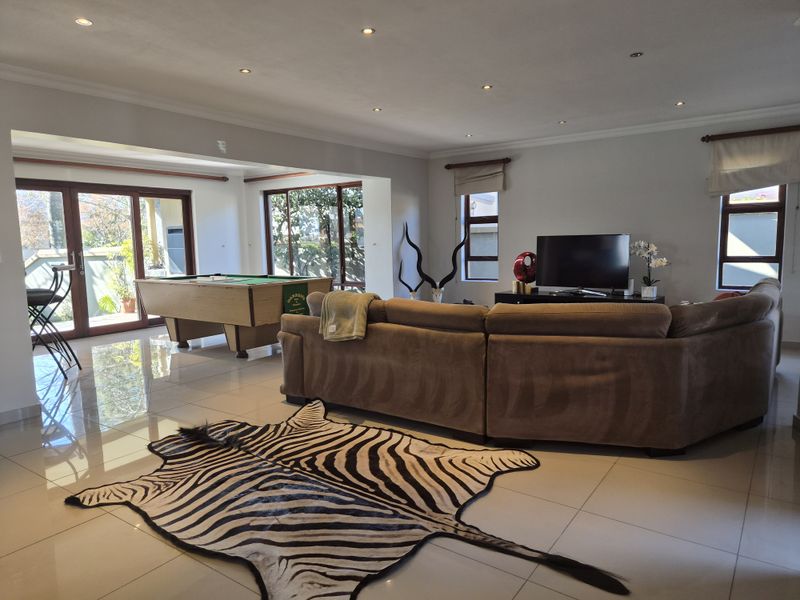 Secure Estate Living! Walk To Reddam! - Photo 4