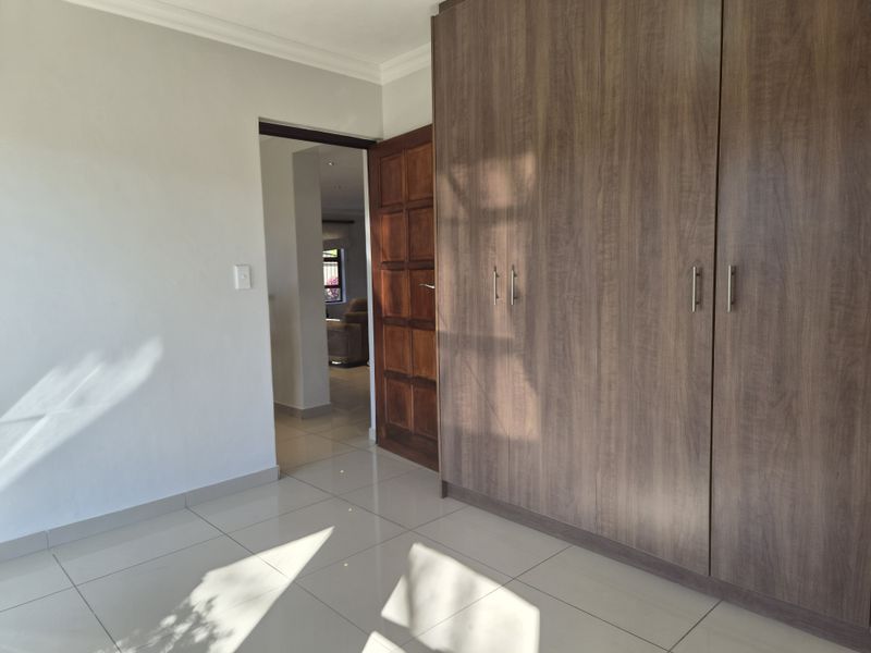 Secure Estate Living! Walk To Reddam! - Photo 8
