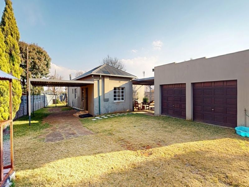 Hidden Gem in the Heart of Witfield – Spacious Family Living in a Peaceful Street - Photo 5