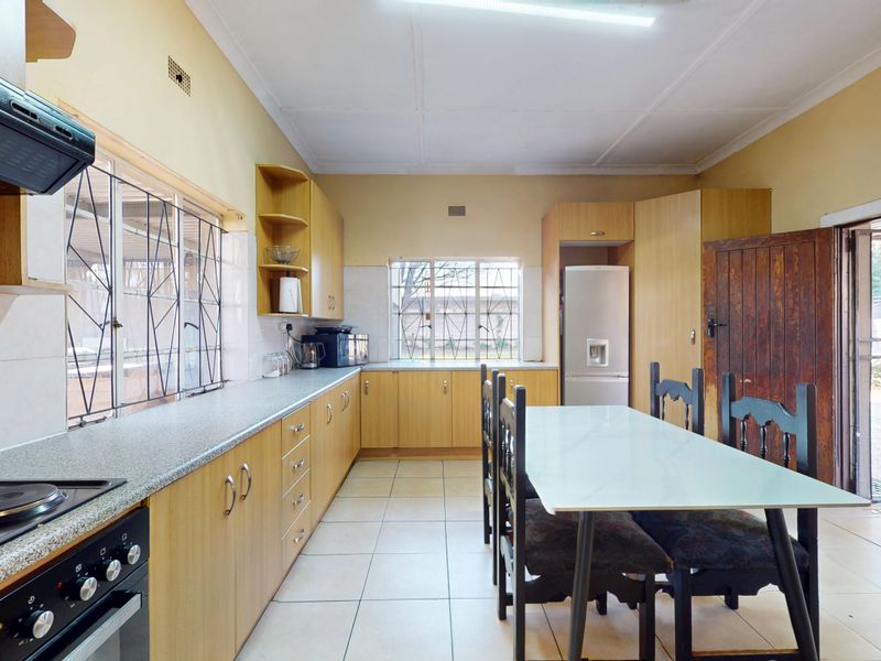 Hidden Gem in the Heart of Witfield – Spacious Family Living in a Peaceful Street - Photo 3