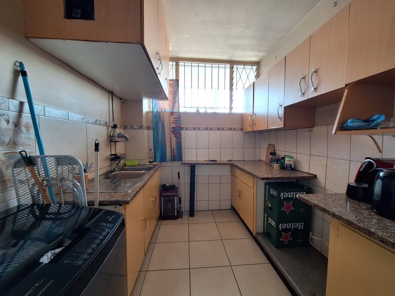Flat For Sale In Durban - Photo 3