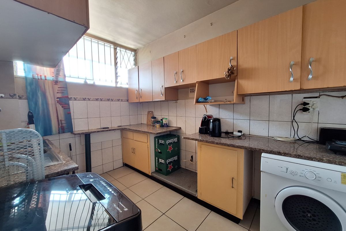 Flat For Sale In Durban - Photo 2