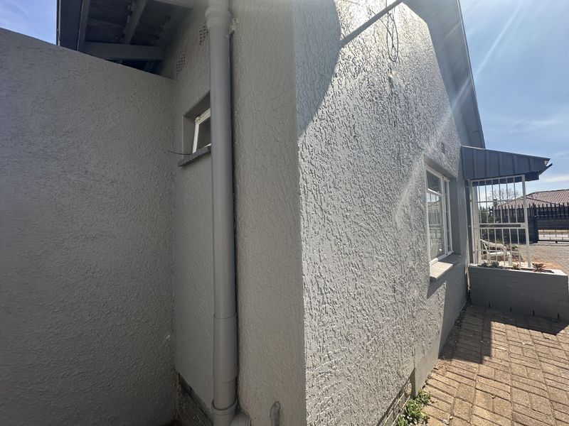 Spacious Family Home with Large Garden in Talbot Park, Klippoortje, Boksburg, - Photo 4