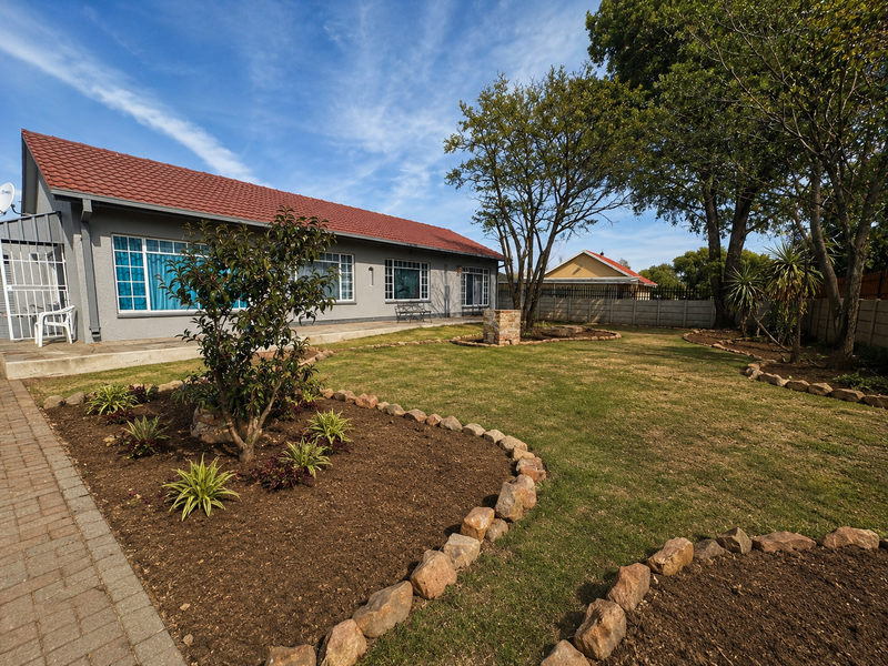 Spacious Family Home with Large Garden in Talbot Park, Klippoortje, Boksburg, - Photo 1