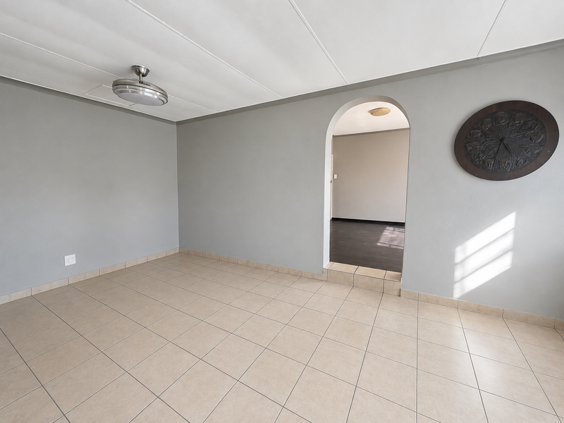 Spacious Family Home with Large Garden in Talbot Park, Klippoortje, Boksburg, - Photo 9