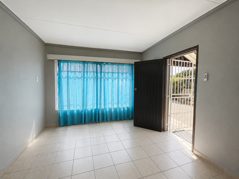 Spacious Family Home with Large Garden in Talbot Park, Klippoortje, Boksburg, - Photo 6