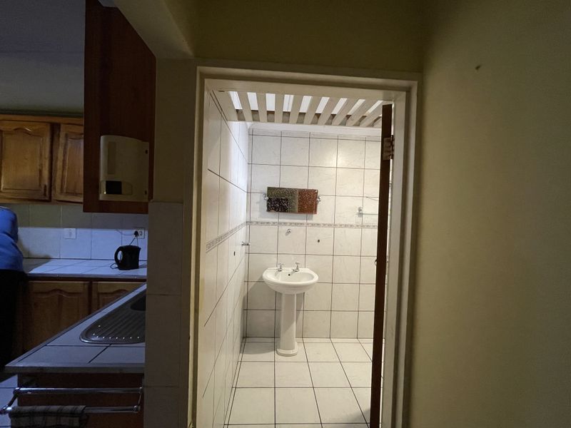 5 Bedroom House for Sale in Quigney - Photo 9
