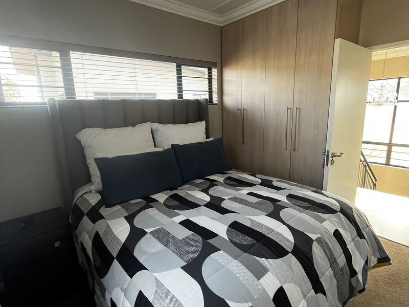 Modern & Secure 2-Bedroom Townhouse in a Well-Maintained Complex - Photo 5