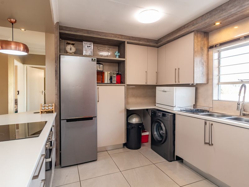 Modern Living in the Heart of Horison - Photo 3