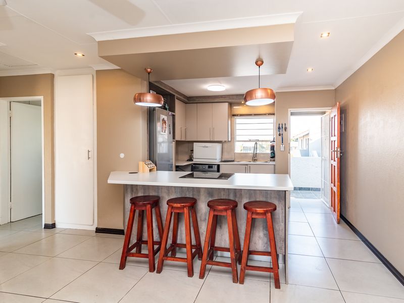 Modern Living in the Heart of Horison - Photo 4