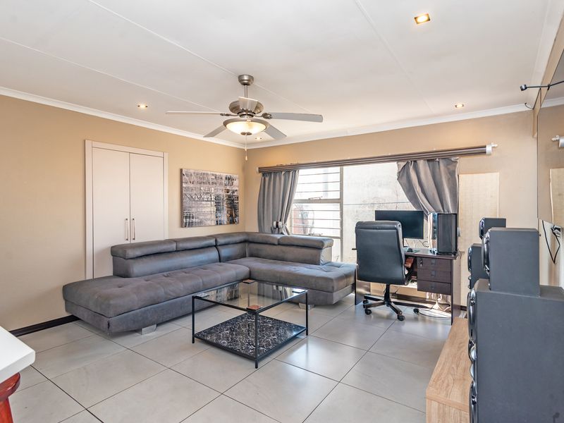 Modern Living in the Heart of Horison - Photo 8