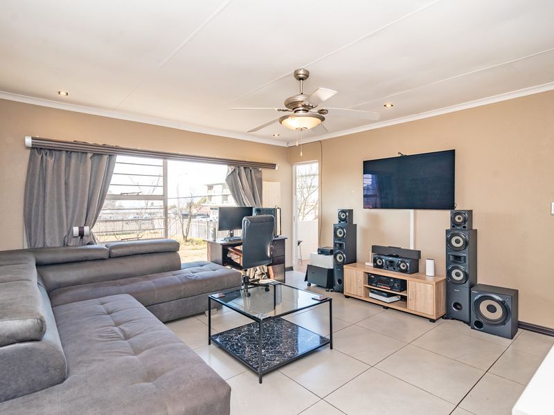 Modern Living in the Heart of Horison - Photo 6