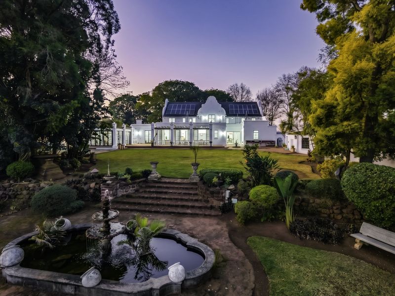 Modern Luxury Auction : Timeless Architectural Classic: 5 bed Main House + 2 x 2 Bed Cottages - Photo 3