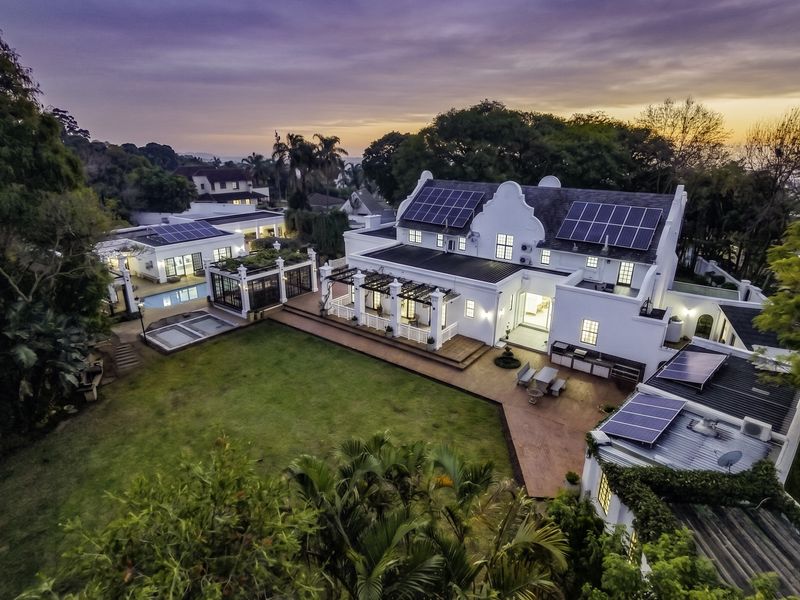 Modern Luxury Auction : Timeless Architectural Classic: 5 bed Main House + 2 x 2 Bed Cottages - Photo 1