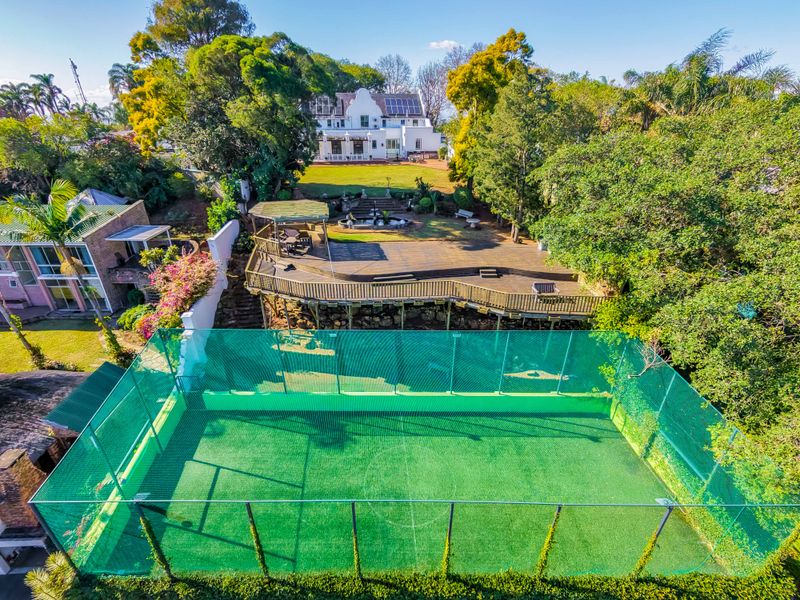 Modern Luxury Auction : Timeless Architectural Classic: 5 bed Main House + 2 x 2 Bed Cottages - Photo 6