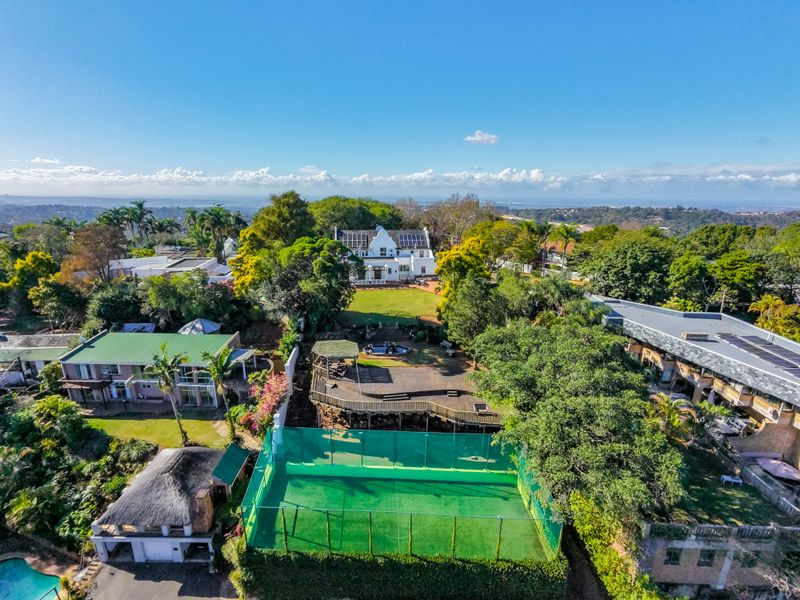 Modern Luxury Auction : Timeless Architectural Classic: 5 bed Main House + 2 x 2 Bed Cottages - Photo 5
