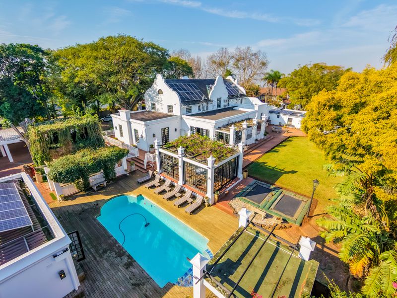 Modern Luxury Auction : Timeless Architectural Classic: 5 bed Main House + 2 x 2 Bed Cottages - Photo 4