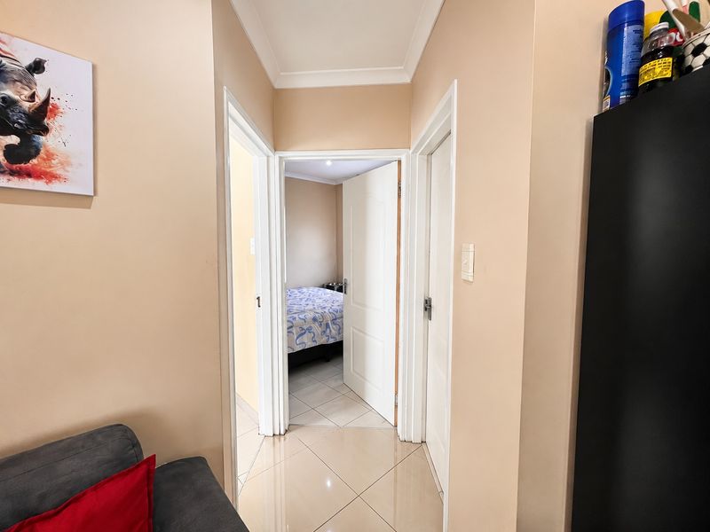 Discover the charm of this well-appointed three-bedroom home - Photo 3