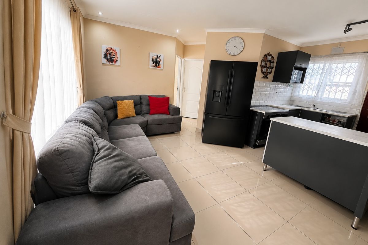 Discover the charm of this well-appointed three-bedroom home - Photo 4
