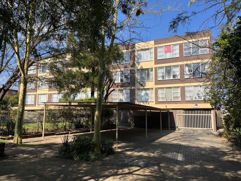 Charming & Secure 1-Bedroom Apartment | Prime Location - Photo 1