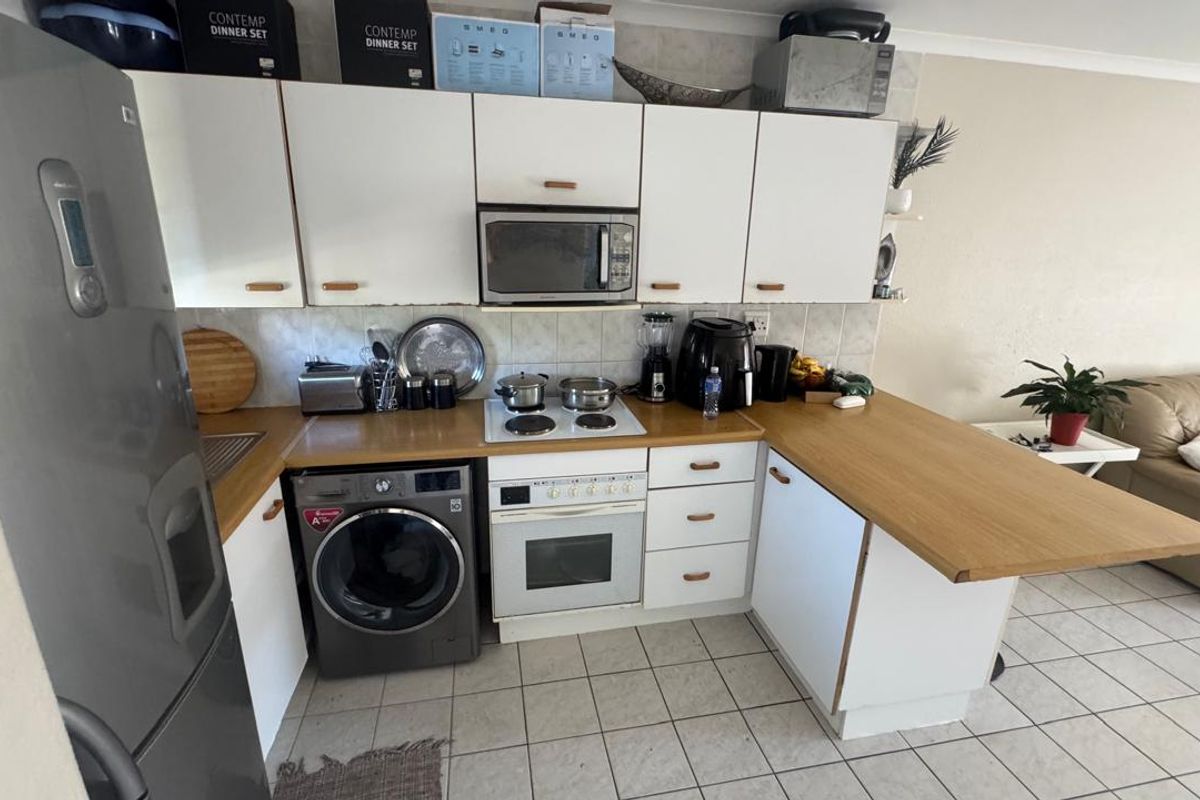 mmaculate 2-Bedroom Townhouse for Sale in Oakdene - Photo 2