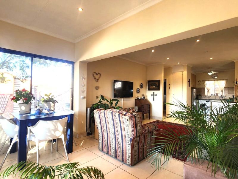 Your Own Private “Treehouse” Retreat! - Photo 4