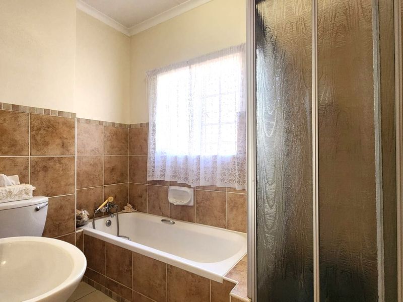 Your Own Private “Treehouse” Retreat! - Photo 10