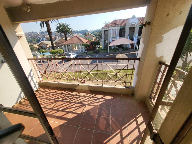 Move-In Ready 2-Bedroom Townhouse for Sale Oakdene - Photo 8