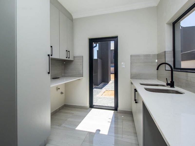 Modern 4-Bedroom Double-Storey Home in Roodepark Eco Estate - Photo 9