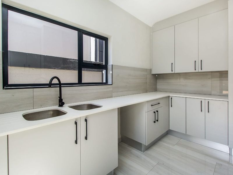 Modern 4-Bedroom Double-Storey Home in Roodepark Eco Estate - Photo 10