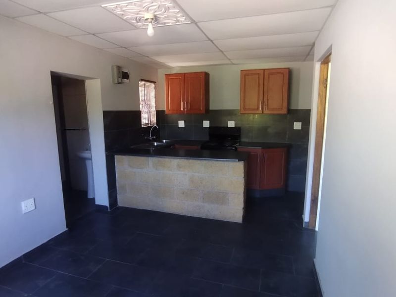 Compact 1 Bedroom Cottage to Rent - Photo 2