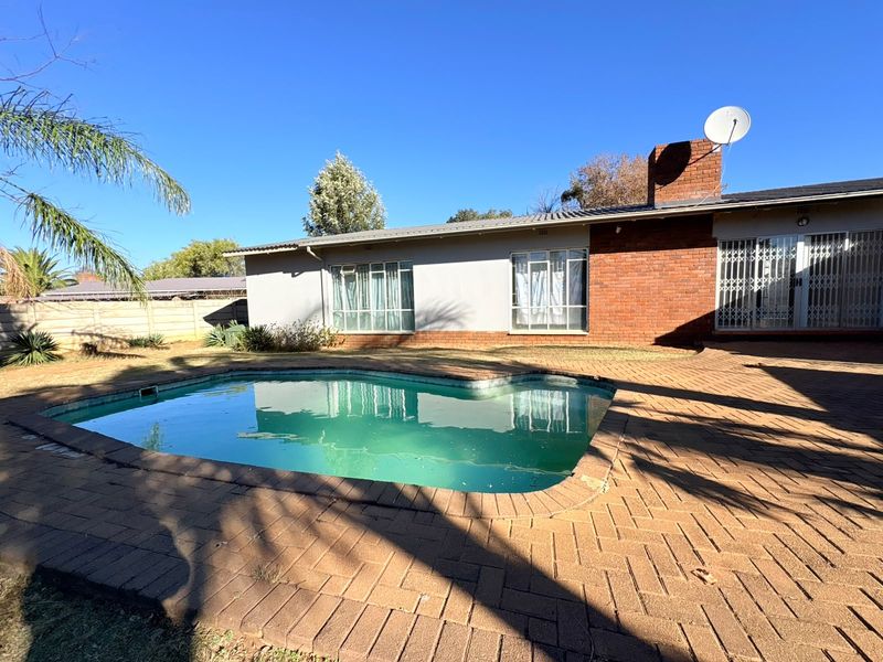 Charming 3-Bedroom Freestanding Home with Pool and Spacious Garden