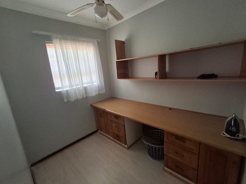 Furnished 3 bedroom house - Photo 9