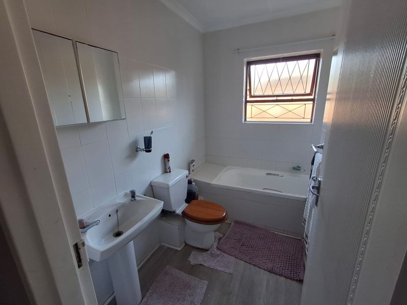 Furnished 3 bedroom house - Photo 8